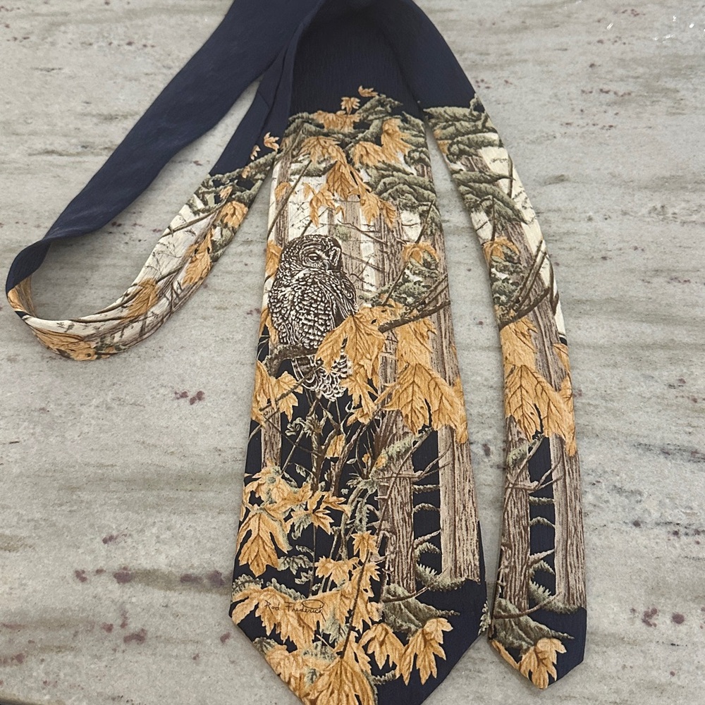 Endangered Species Autumn Leaves by Rod Frederick Tie Made in USA 100 % Imp.Silk